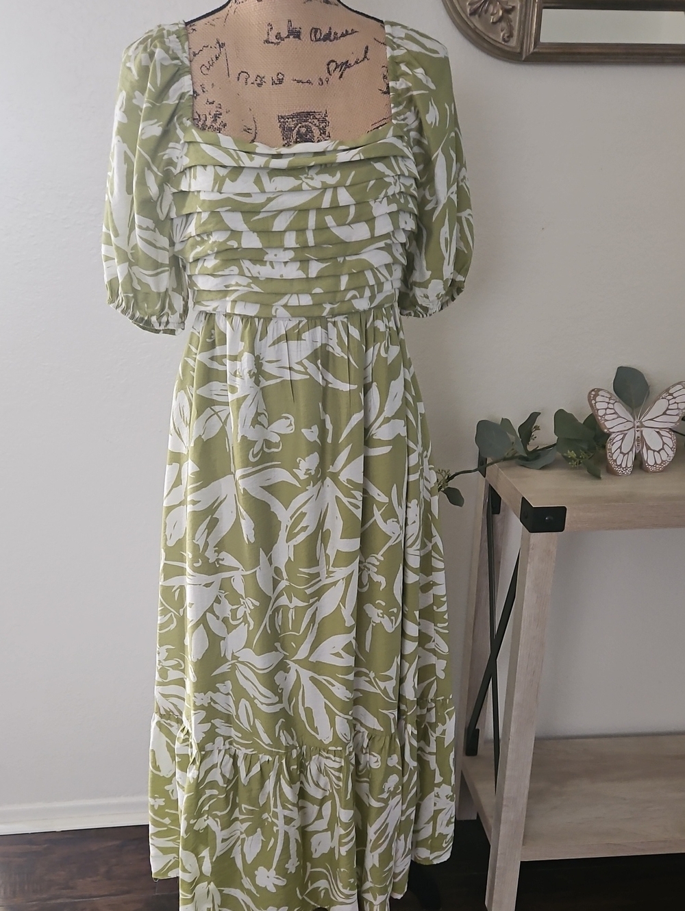 Size L BY THE RIVER Light Green & White Floral Square-Neck Maxi Dress